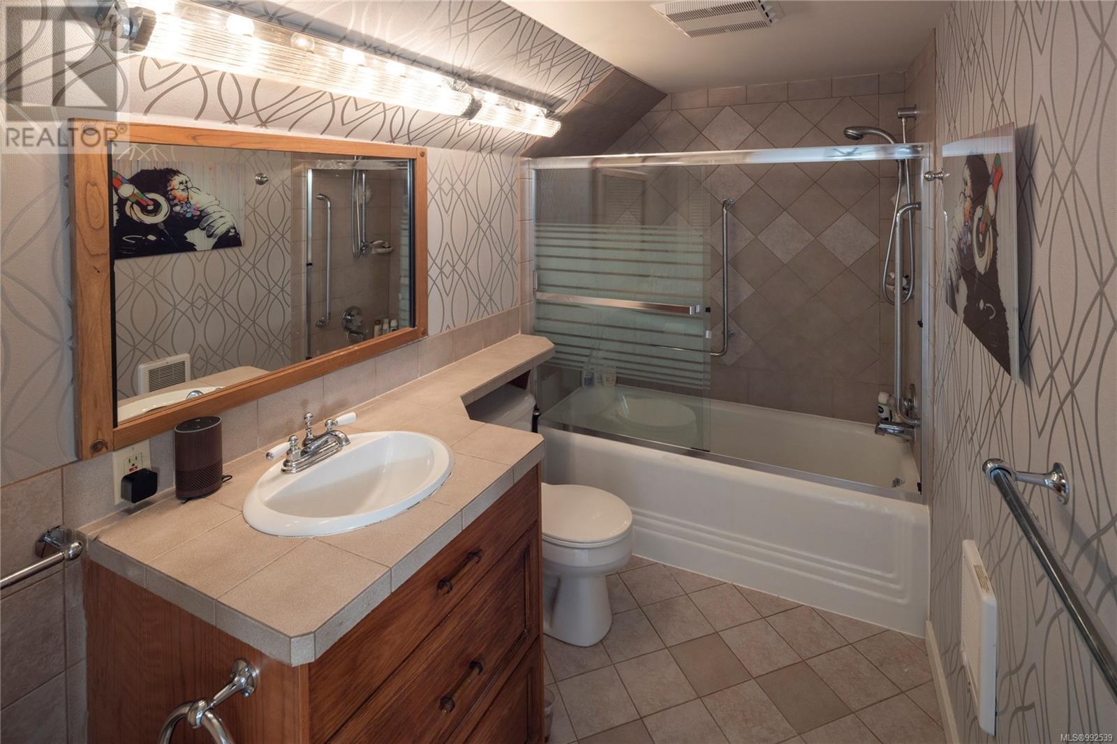 Single Family House for Sale in  Shasta Pl Victoria 