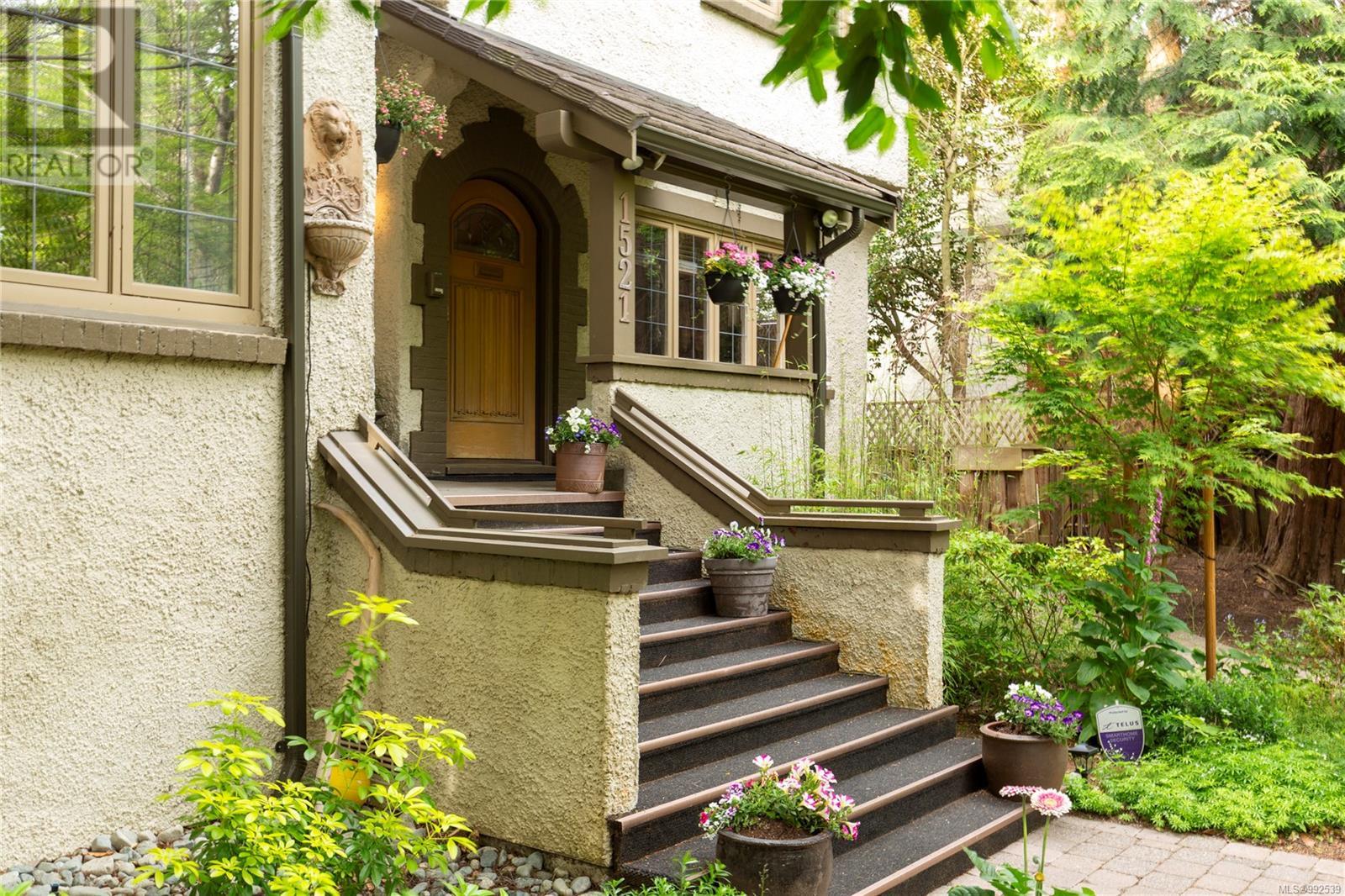 Single Family House for Sale in  Shasta Pl Victoria 