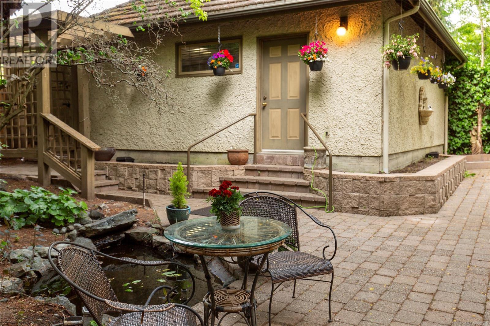 Single Family House for Sale in  Shasta Pl Victoria 