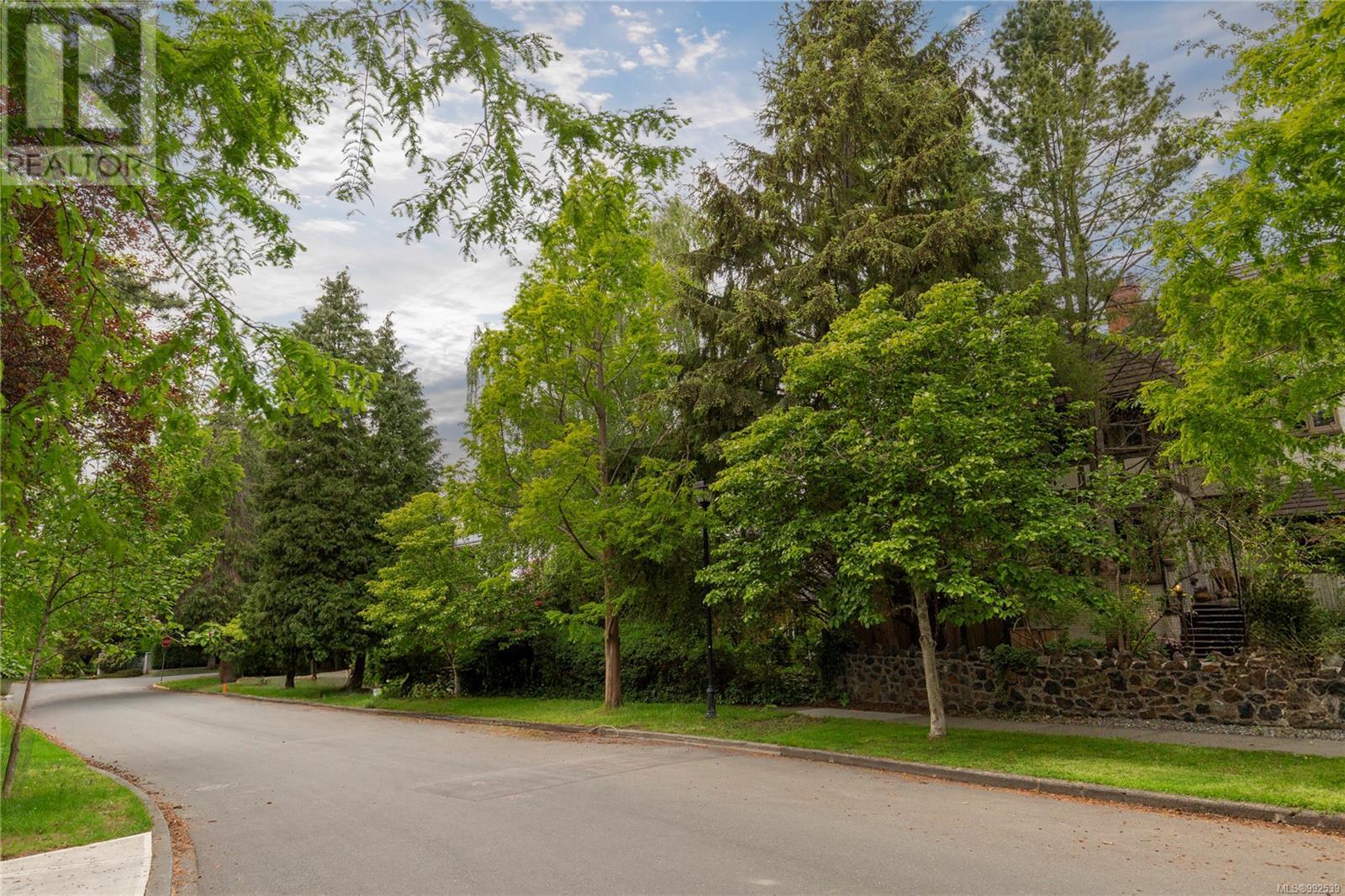 Single Family House for Sale in  Shasta Pl Victoria 