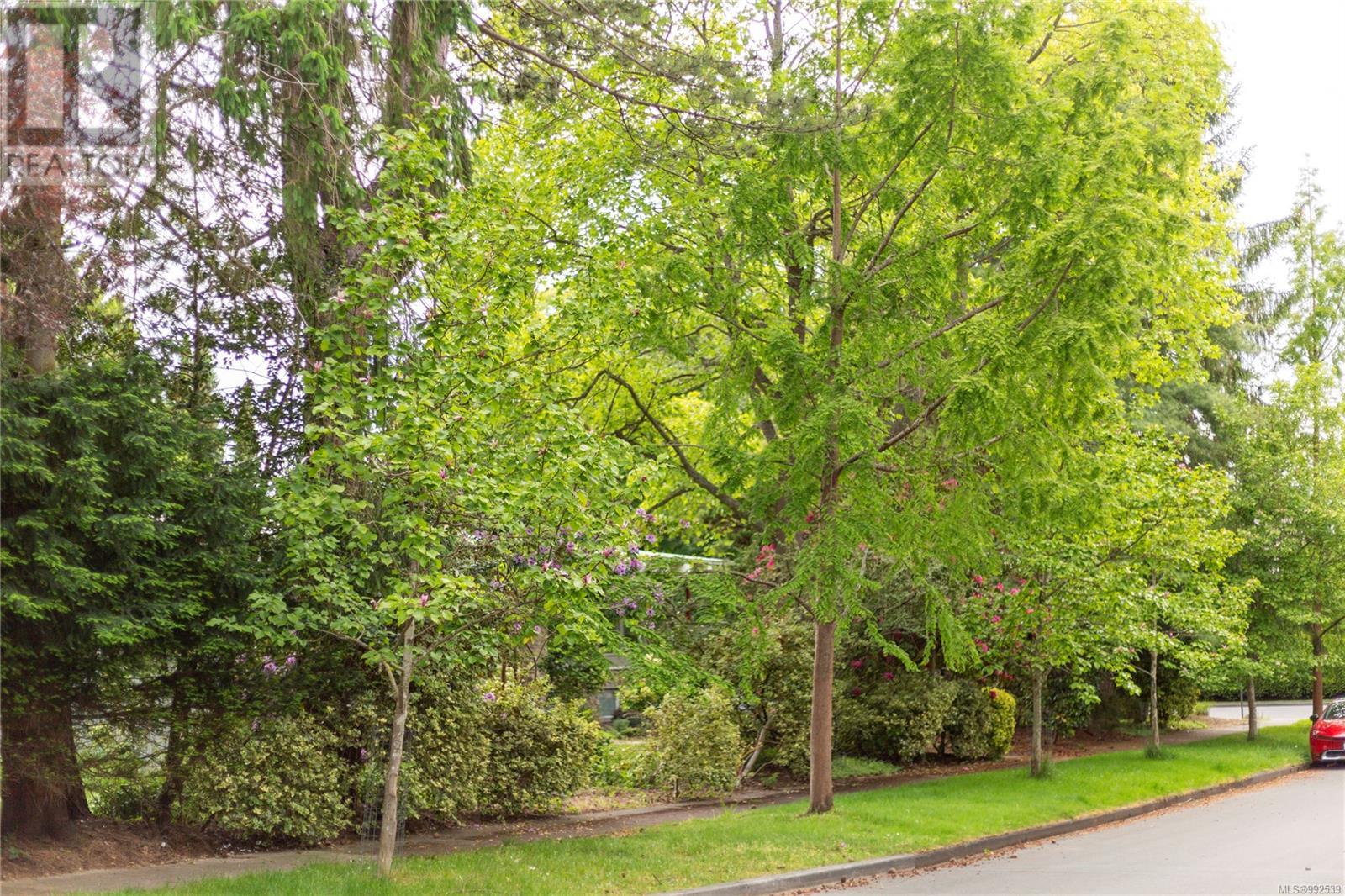 Single Family House for Sale in  Shasta Pl Victoria 