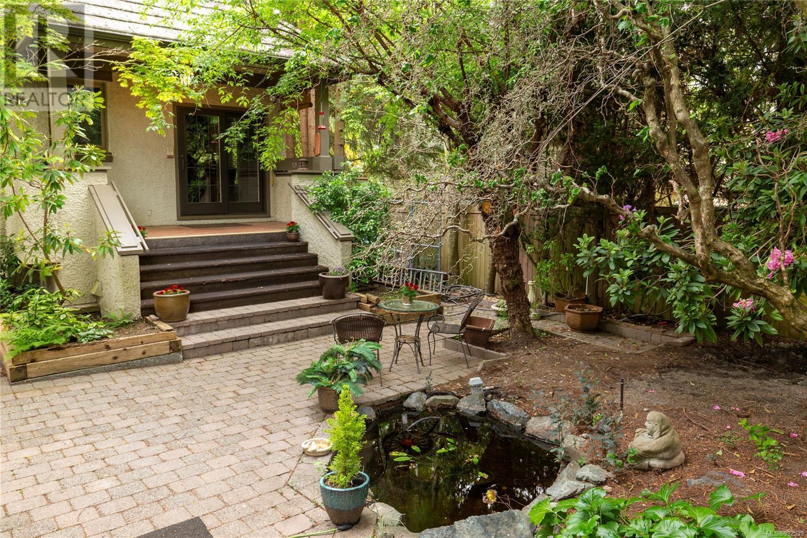Single Family House for Sale in  Shasta Pl Victoria 