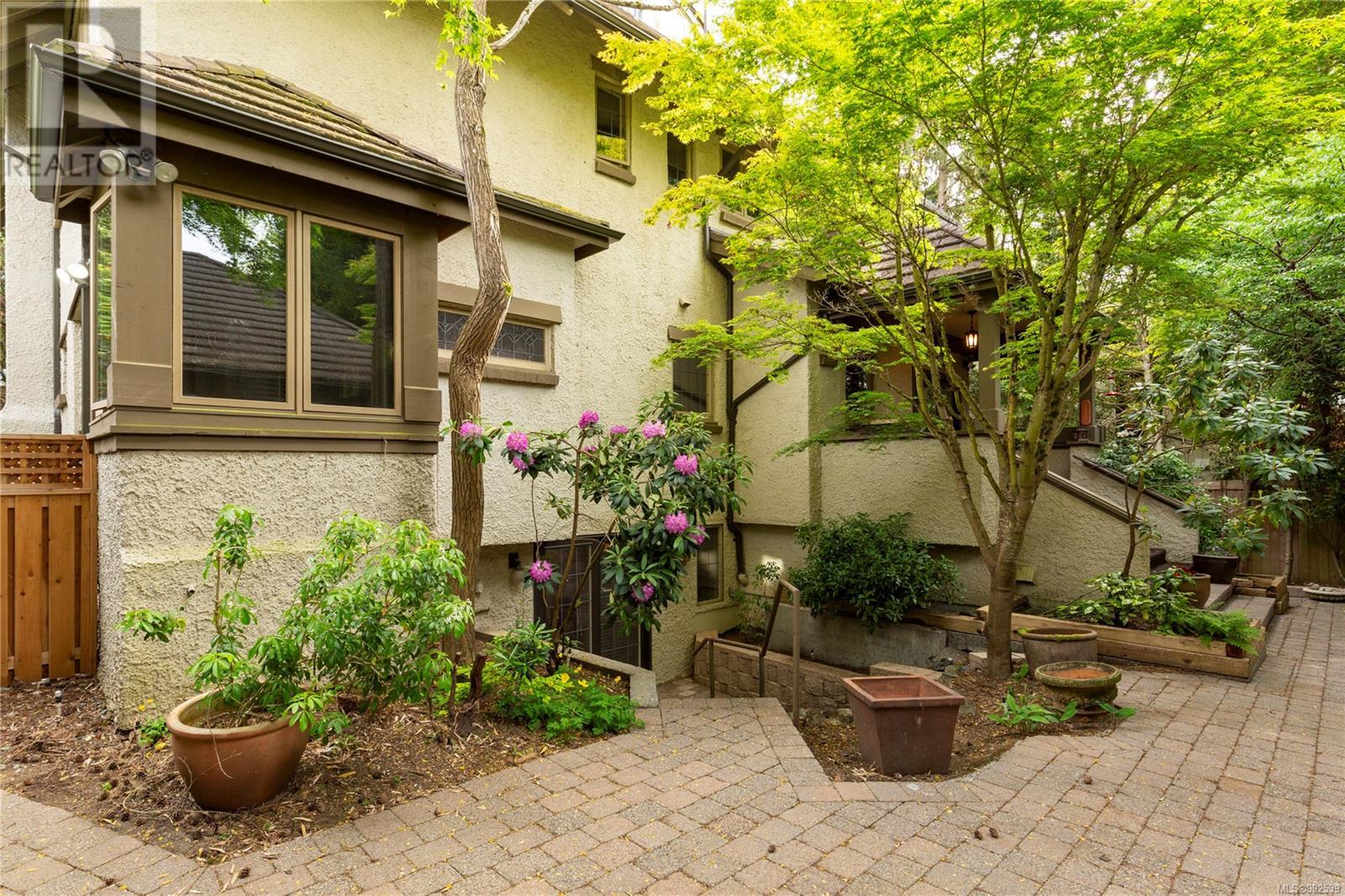 Single Family House for Sale in  Shasta Pl Victoria 
