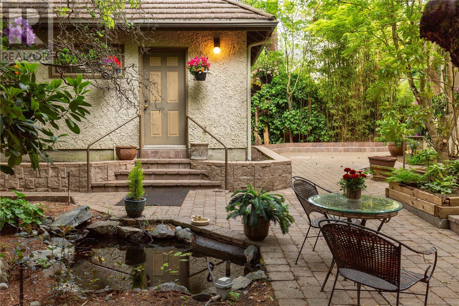 Single Family House for Sale in  Shasta Pl Victoria 