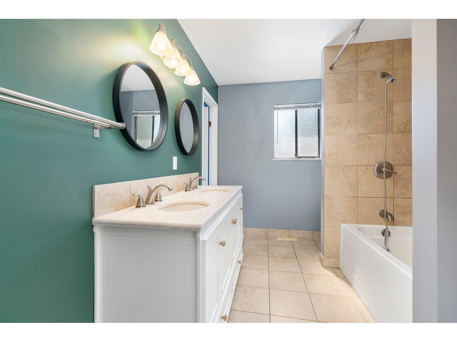 19990 49 AVENUE, Langley