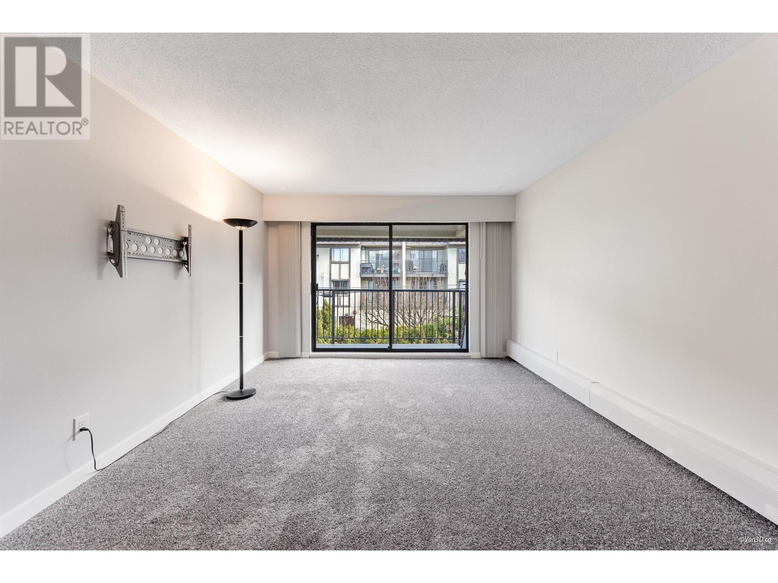 Photo 4 of 309 306 W 1st Street, North Vancouver BC