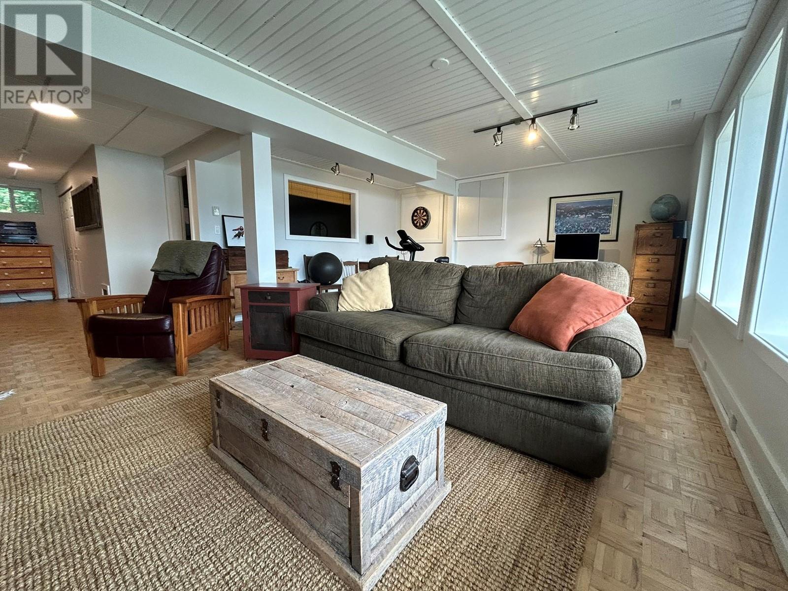  15415 Pohlman Avenue, Summerland