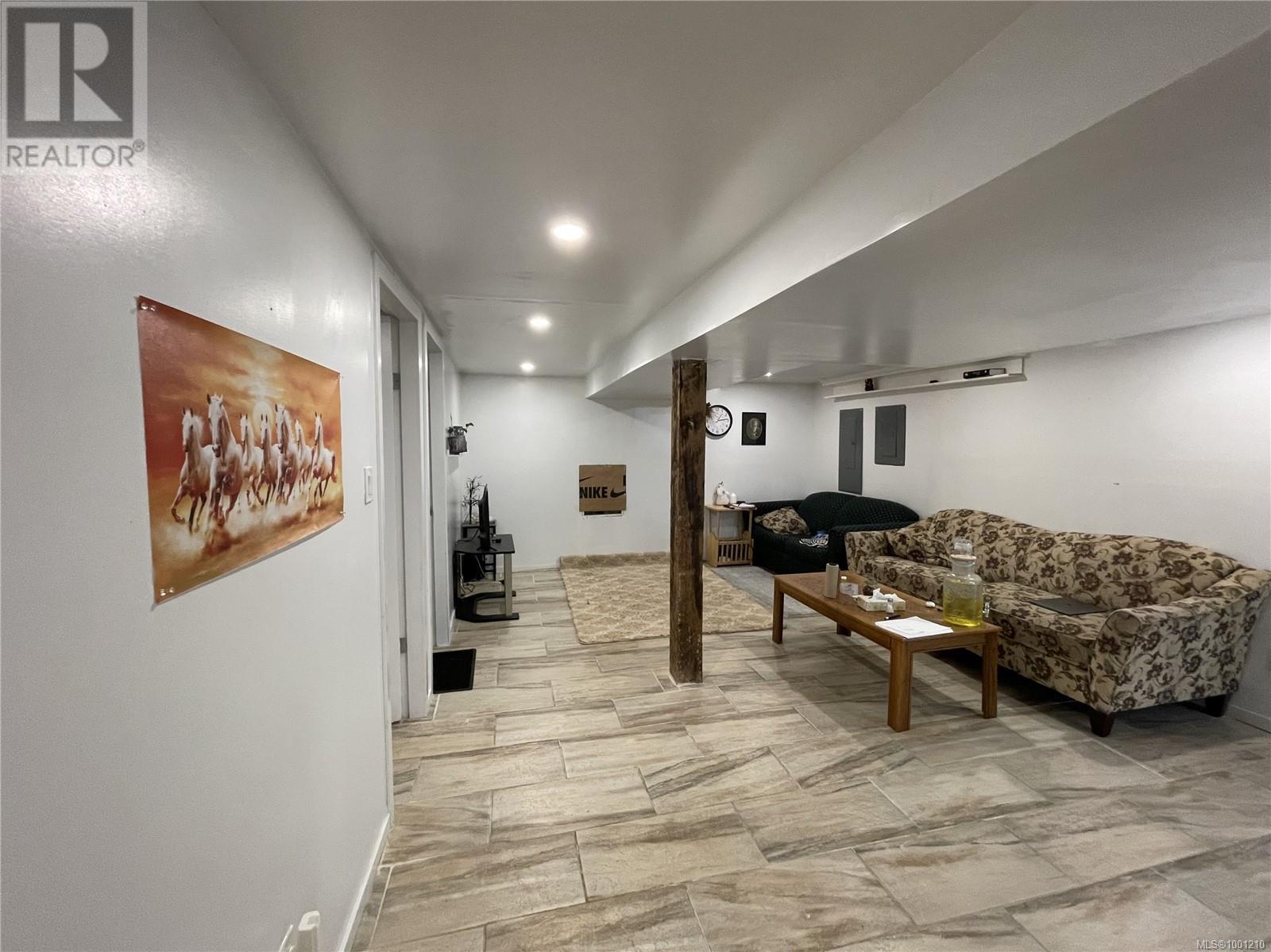4438 Adelaide St, Port Alberni