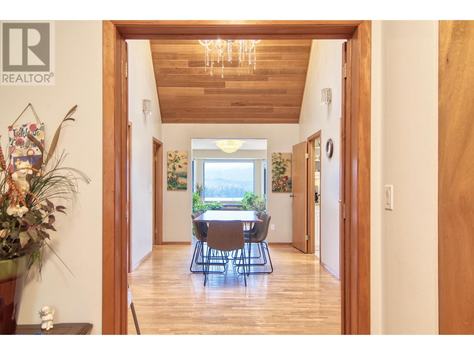 6377 N GALE AVENUE, Sechelt