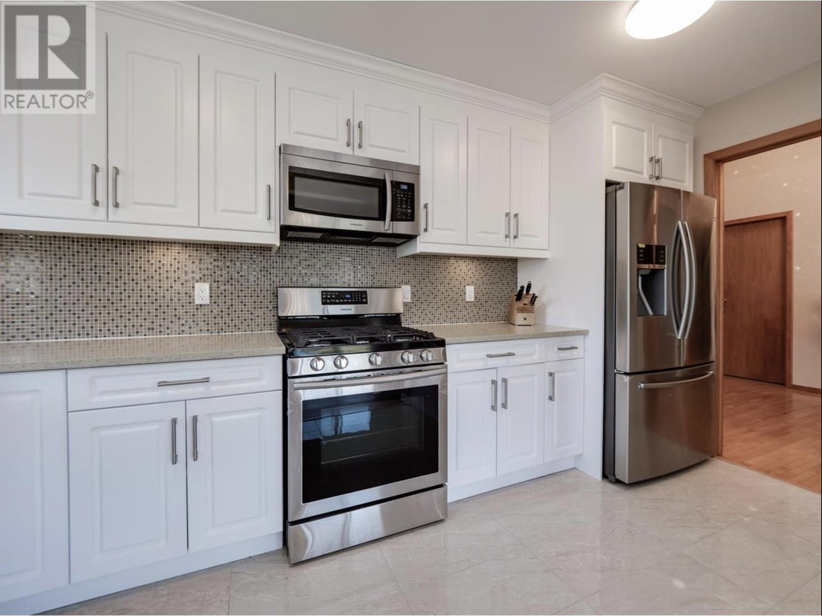 6377 N GALE AVENUE, Sechelt