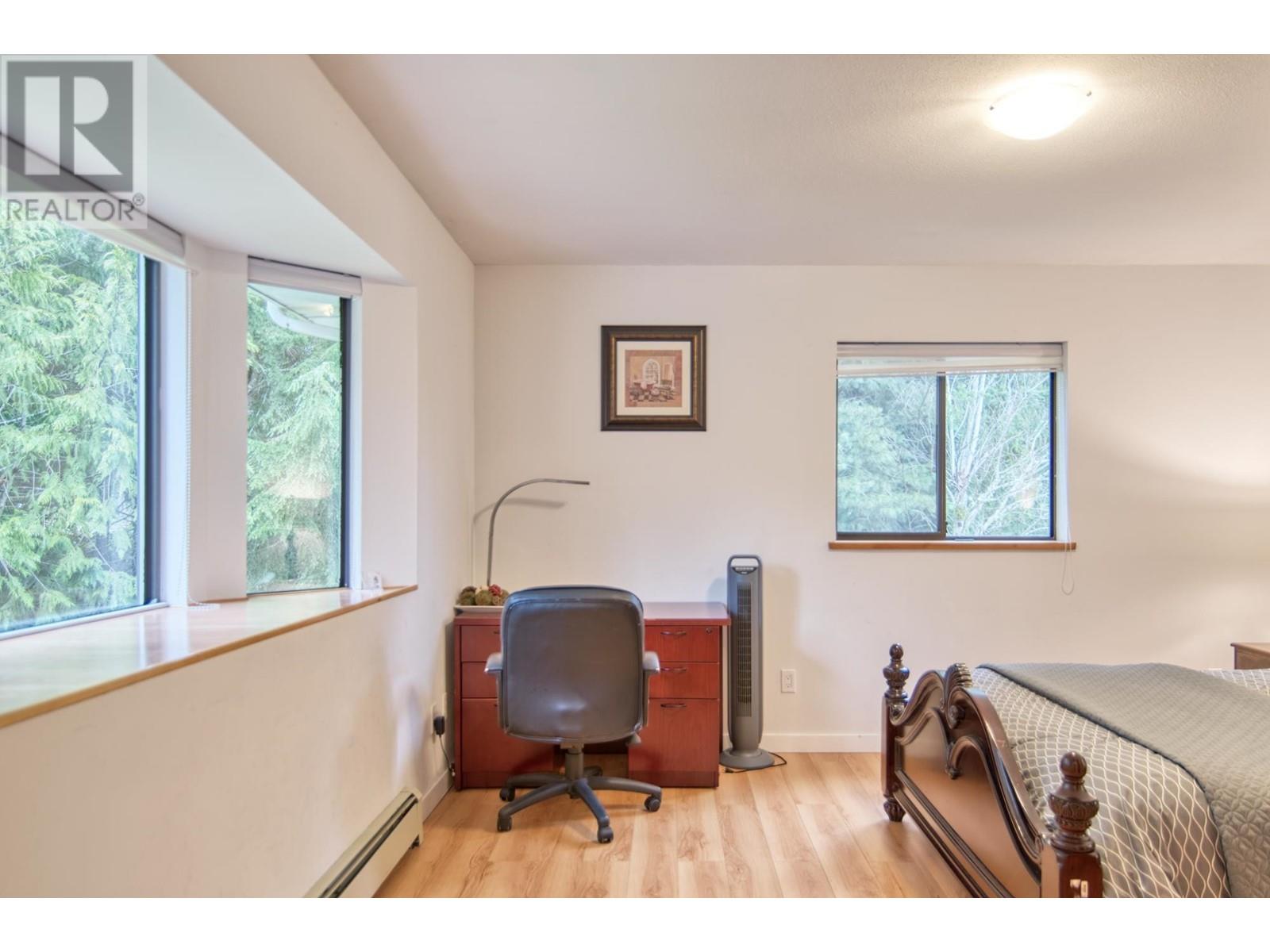 6377 N GALE AVENUE, Sechelt