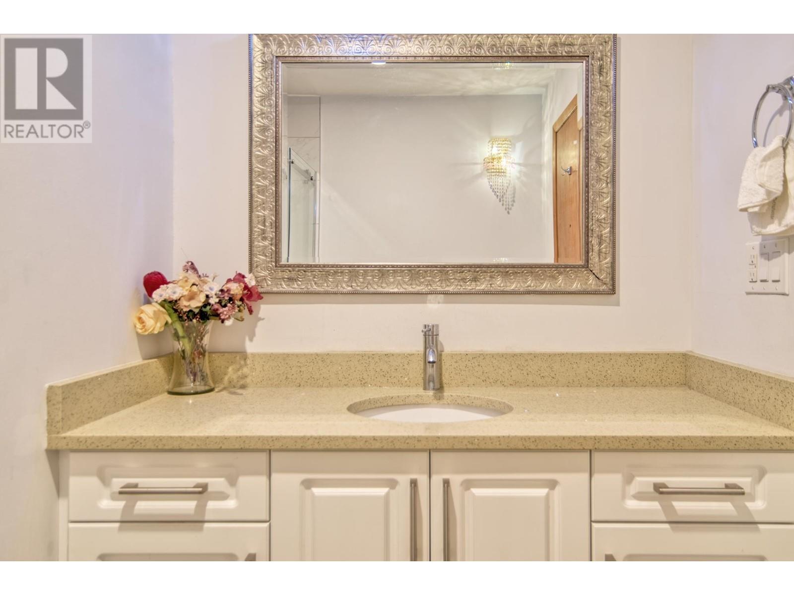 6377 N GALE AVENUE, Sechelt