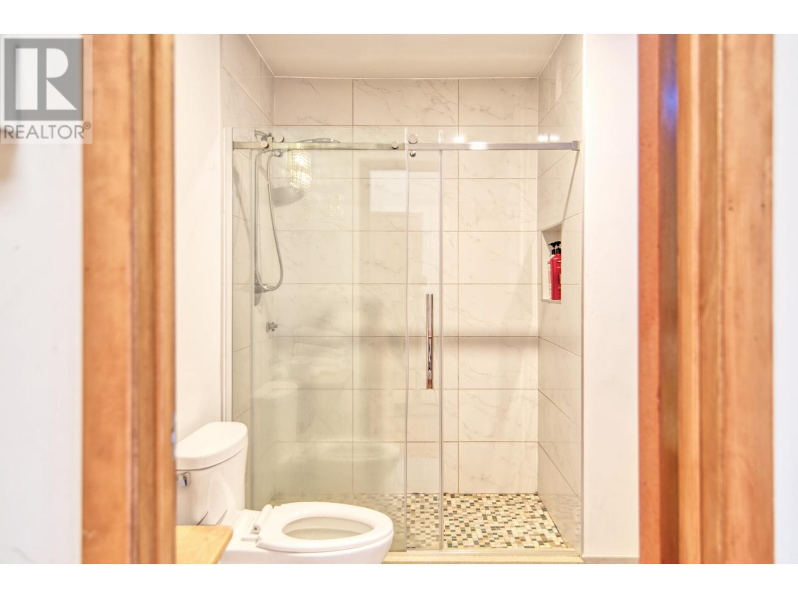 6377 N GALE AVENUE, Sechelt