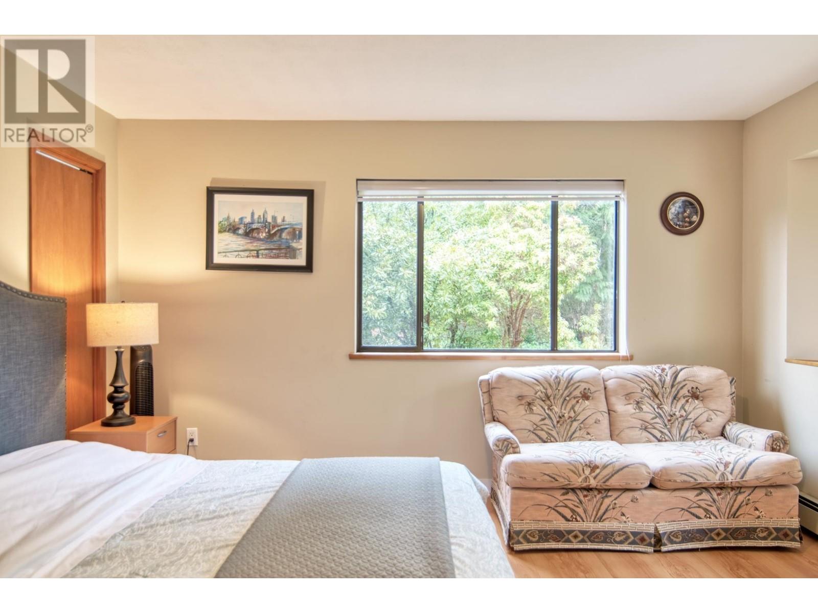 6377 N GALE AVENUE, Sechelt