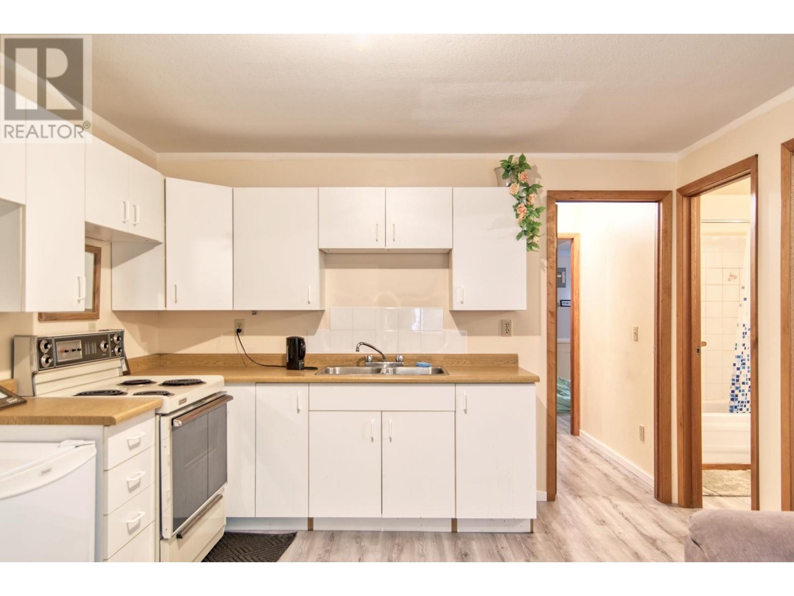 6377 N GALE AVENUE, Sechelt