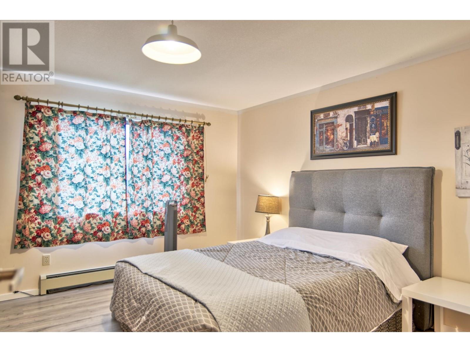 6377 N GALE AVENUE, Sechelt