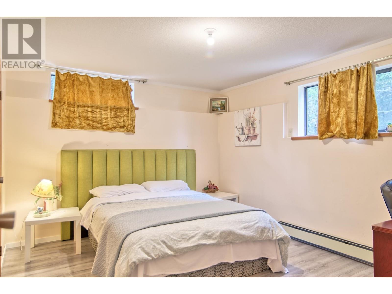 6377 N GALE AVENUE, Sechelt