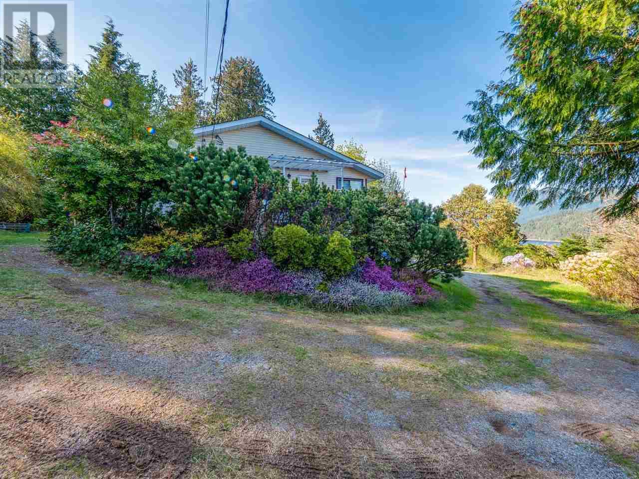 6377 N GALE AVENUE, Sechelt