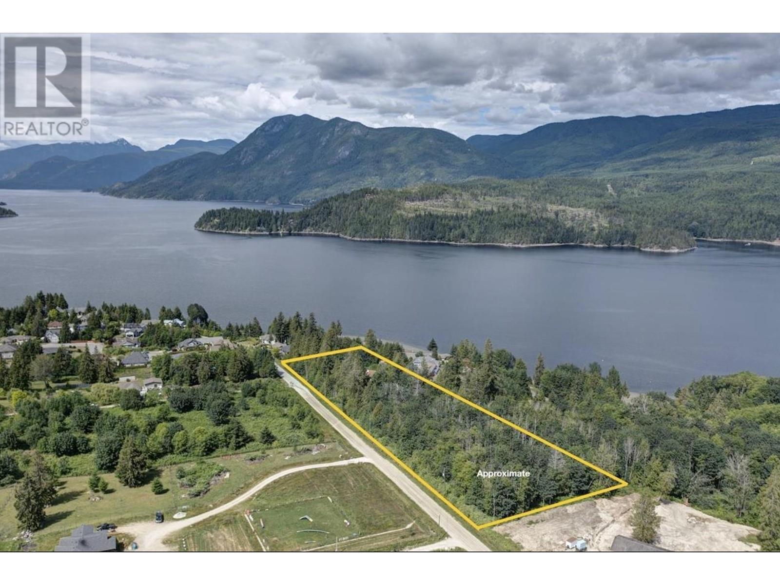 6377 N GALE AVENUE, Sechelt