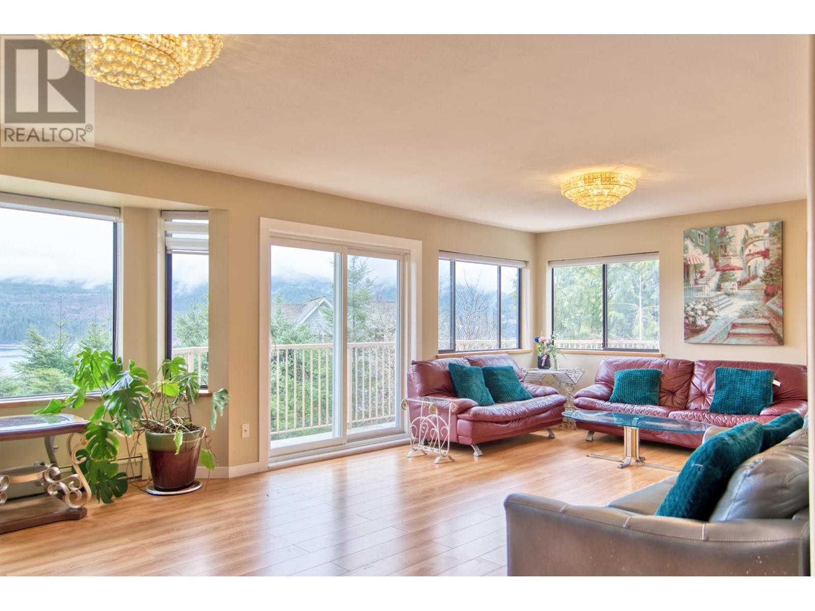 6377 N GALE AVENUE, Sechelt