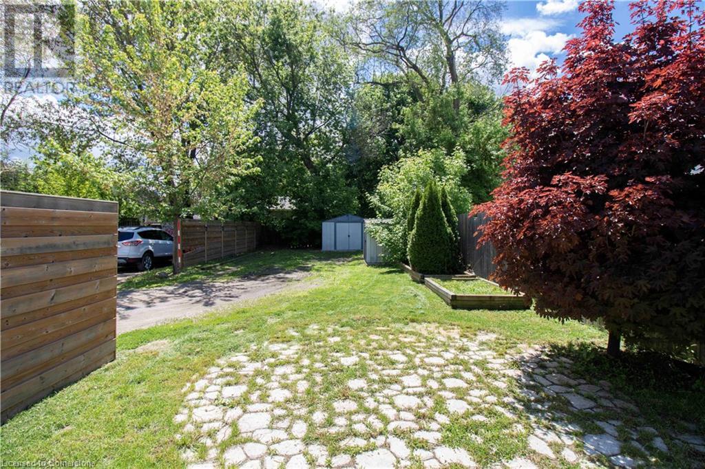 Photo 2 of 10 Manning Street, St Catharines ON