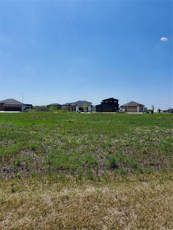 Photo 3 of 18 Woodland Drive, Steinbach MB