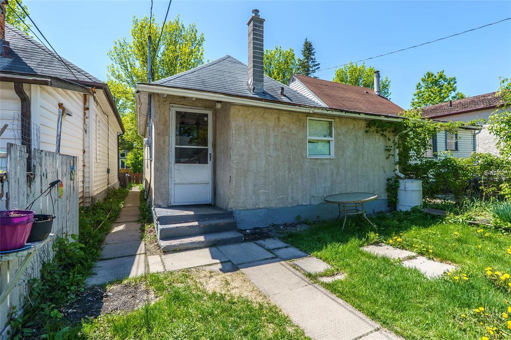 Photo 5 of 849 Redwood Avenue, Winnipeg MB