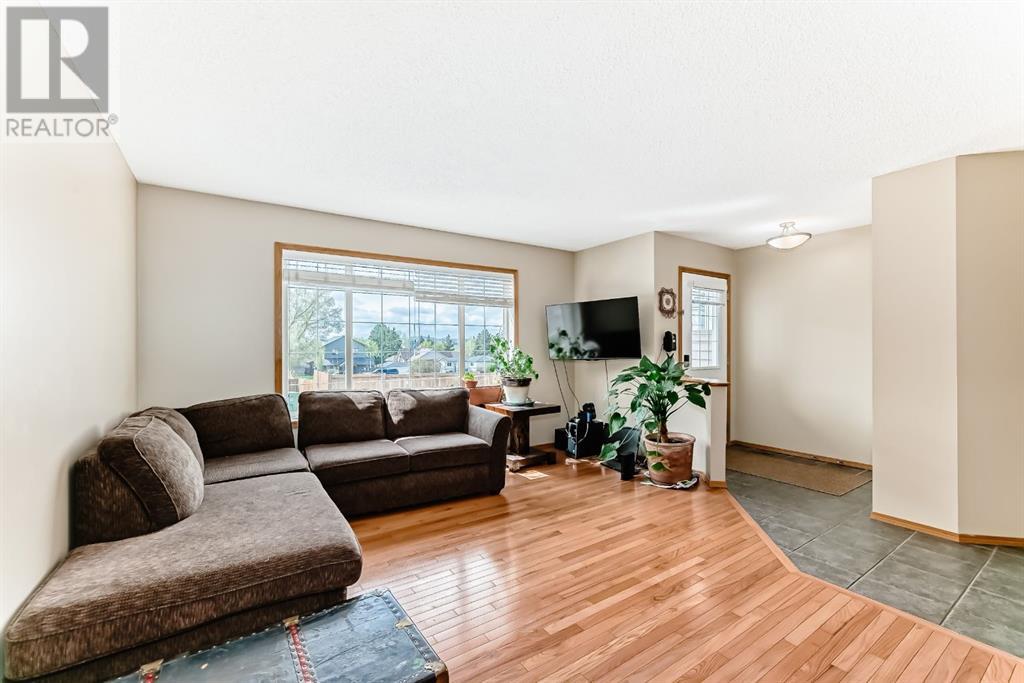 10, 304 Ross Avenue, Cochrane, Alberta