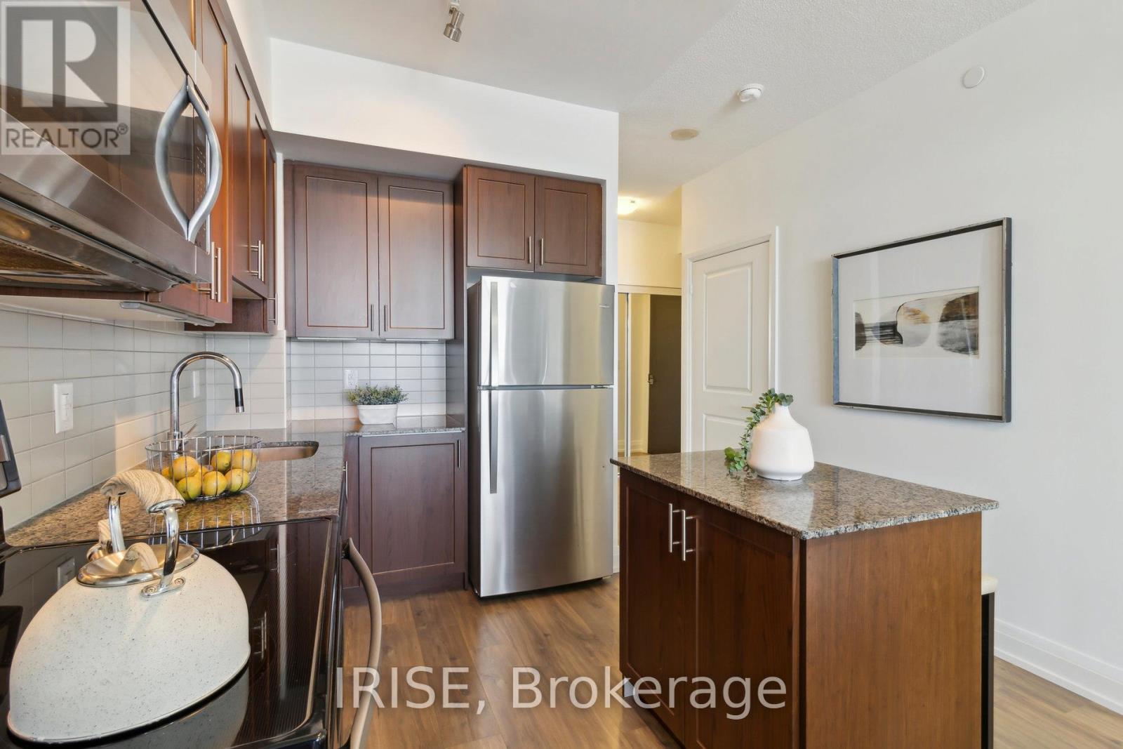 Photo 14 of 606 3700 Highway 7 Road, Vaughan ON