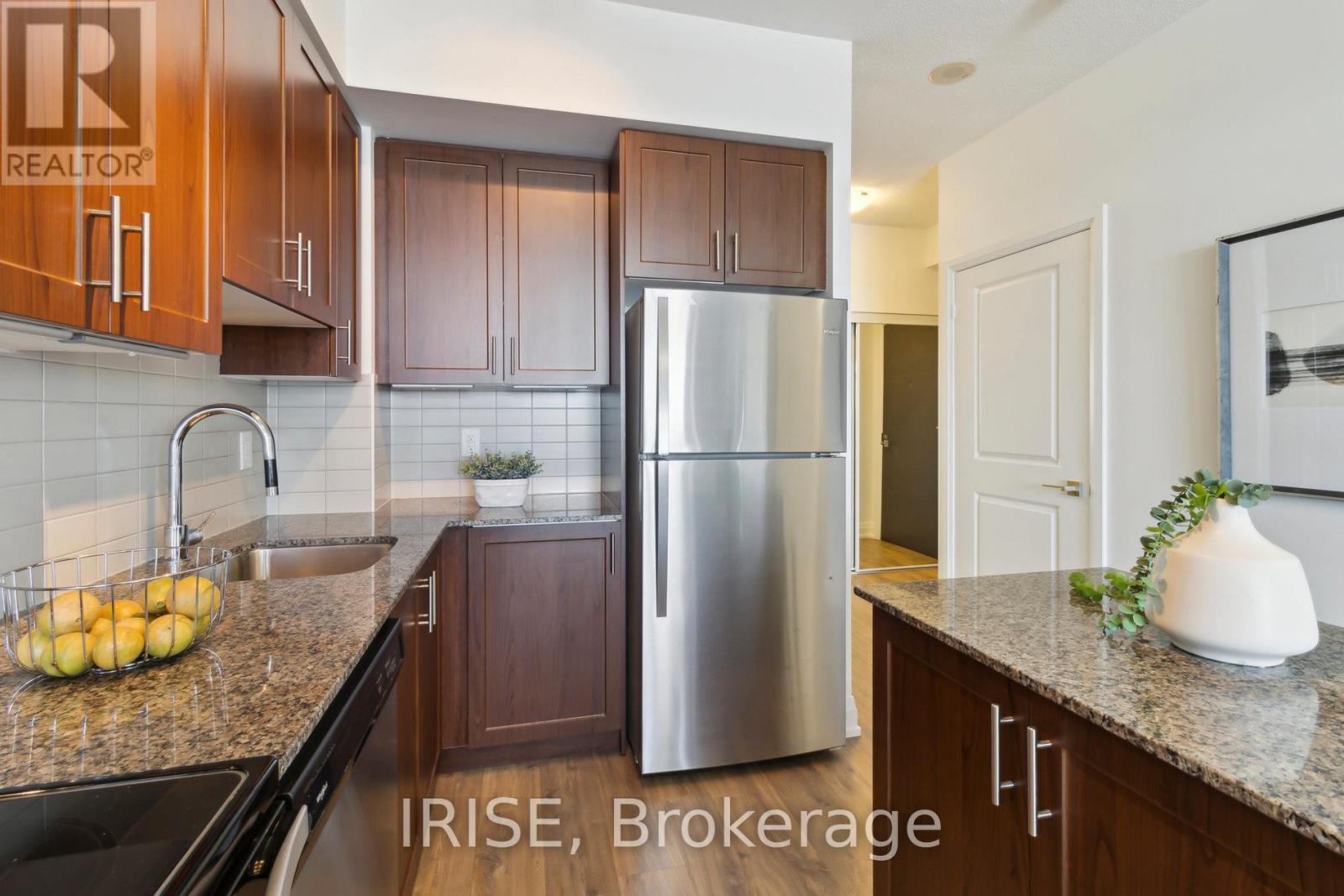 Photo 16 of 606 3700 Highway 7 Road, Vaughan ON