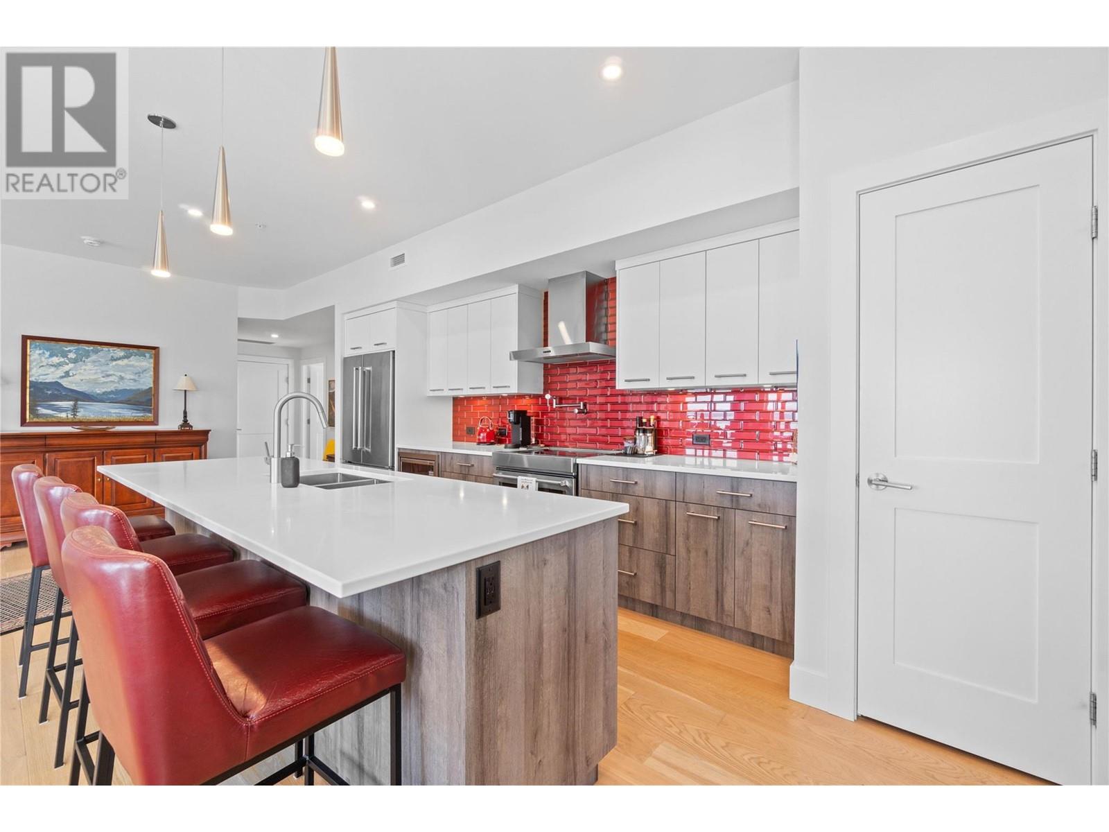 Photo 10 of 131 Harbourfront Drive Ne Unit 501, Salmon Arm BC