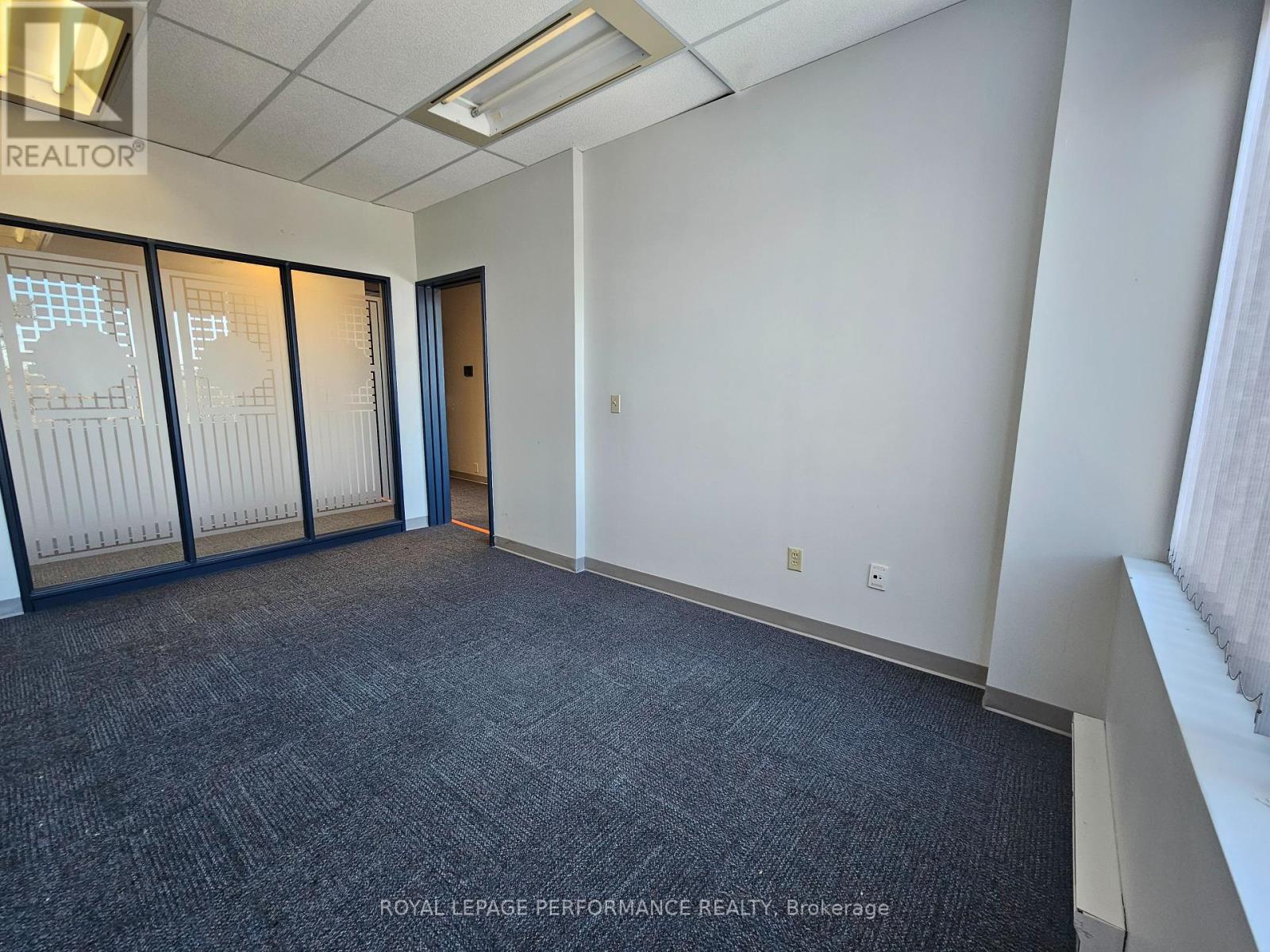 Photo 6 of 304 2283 St Laurent Boulevard, Ottawa ON