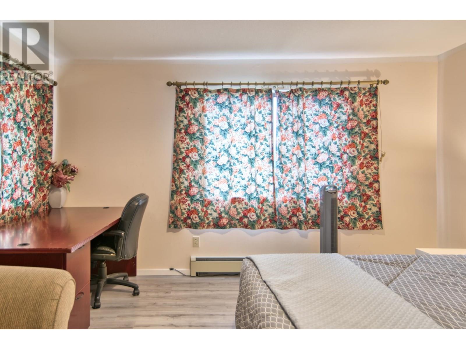 6377 N GALE AVENUE, Sechelt