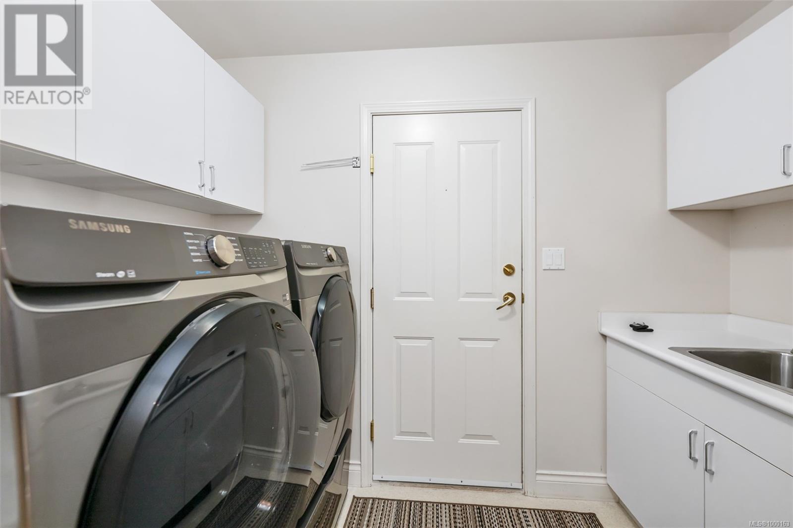 Photo 10 of 22 6038 Sterling Dr, Duncan BC