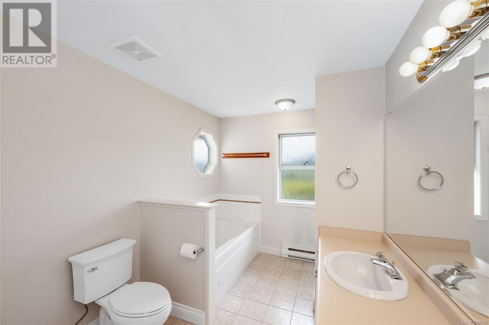 Photo 8 of 22 6038 Sterling Dr, Duncan BC