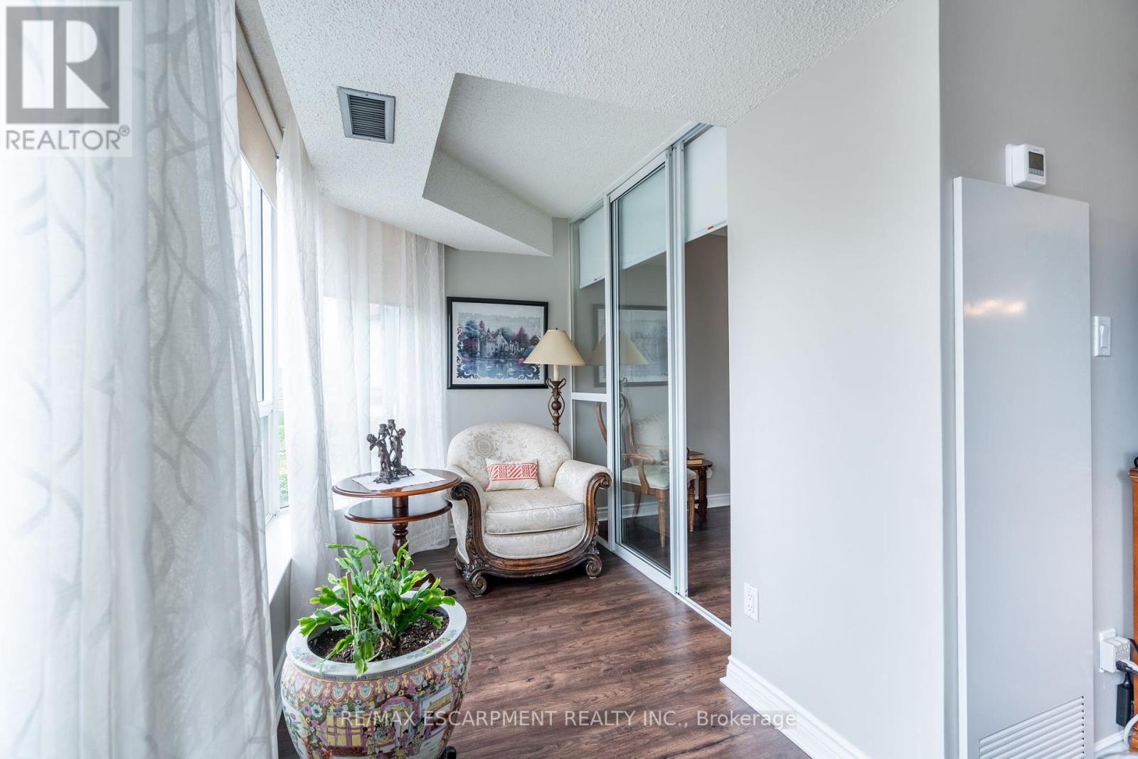 Photo 21 of 1203 1276 Maple Crossing Boulevard, Burlington ON