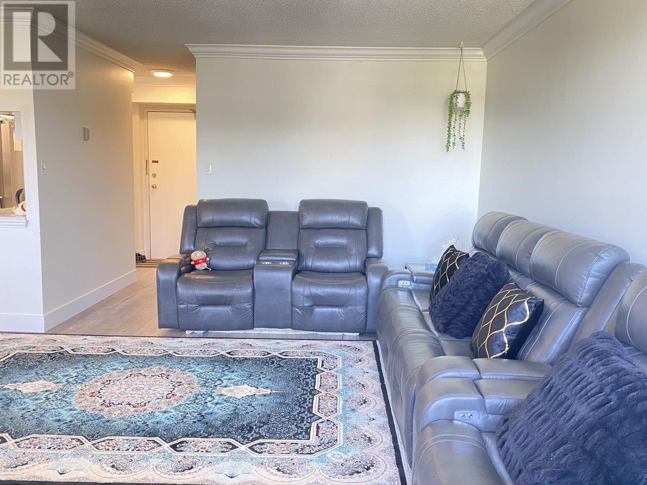 Photo 4 of 1701 3755 Bartlett Court, Burnaby BC
