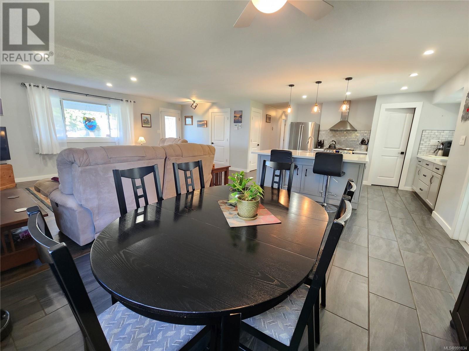 695 Evergreen Rd, Campbell River real estate listing 991834