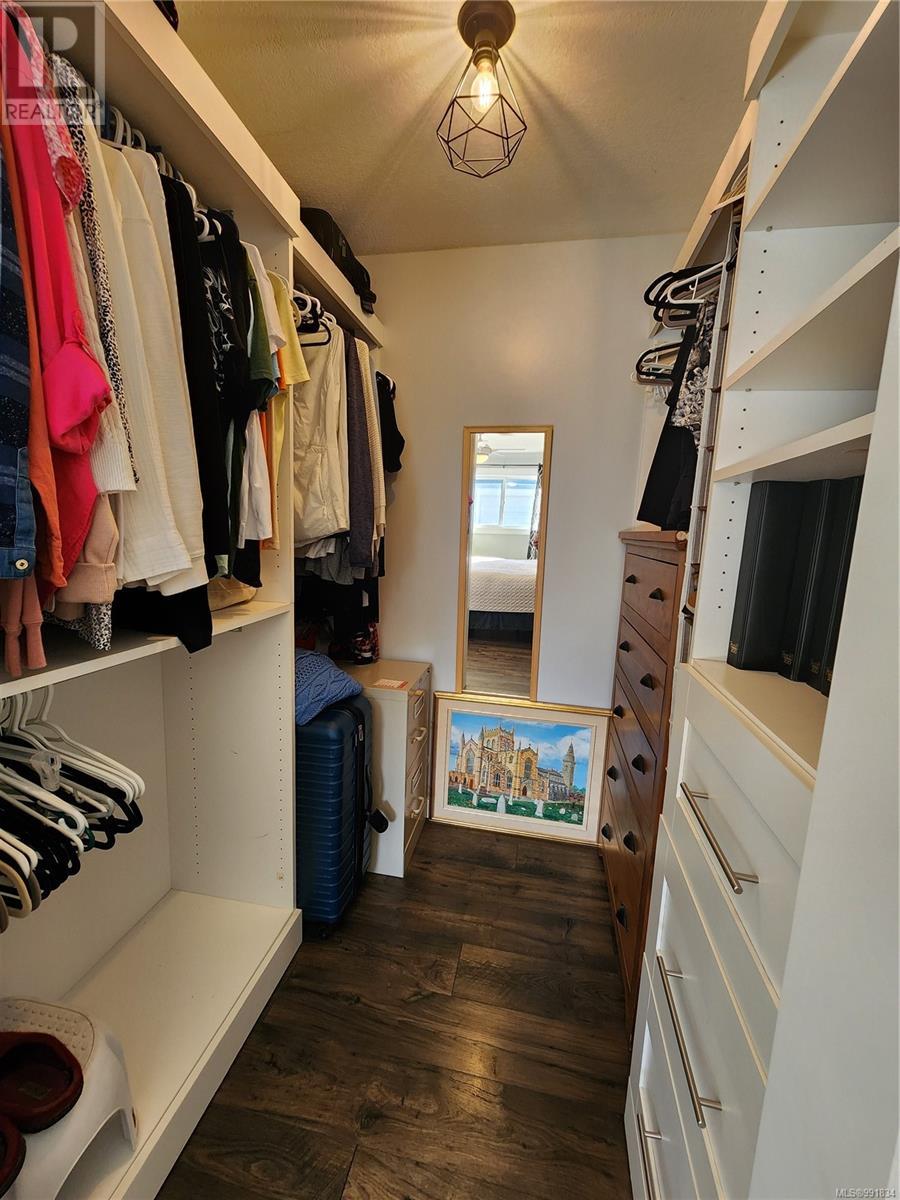 695 Evergreen Rd, Campbell River real estate listing 991834