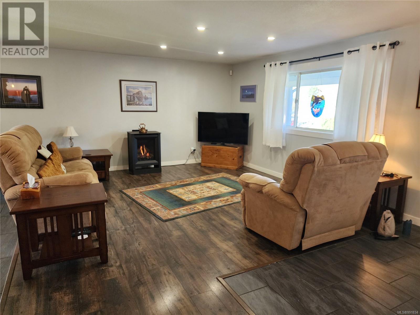 695 Evergreen Rd, Campbell River real estate listing 991834