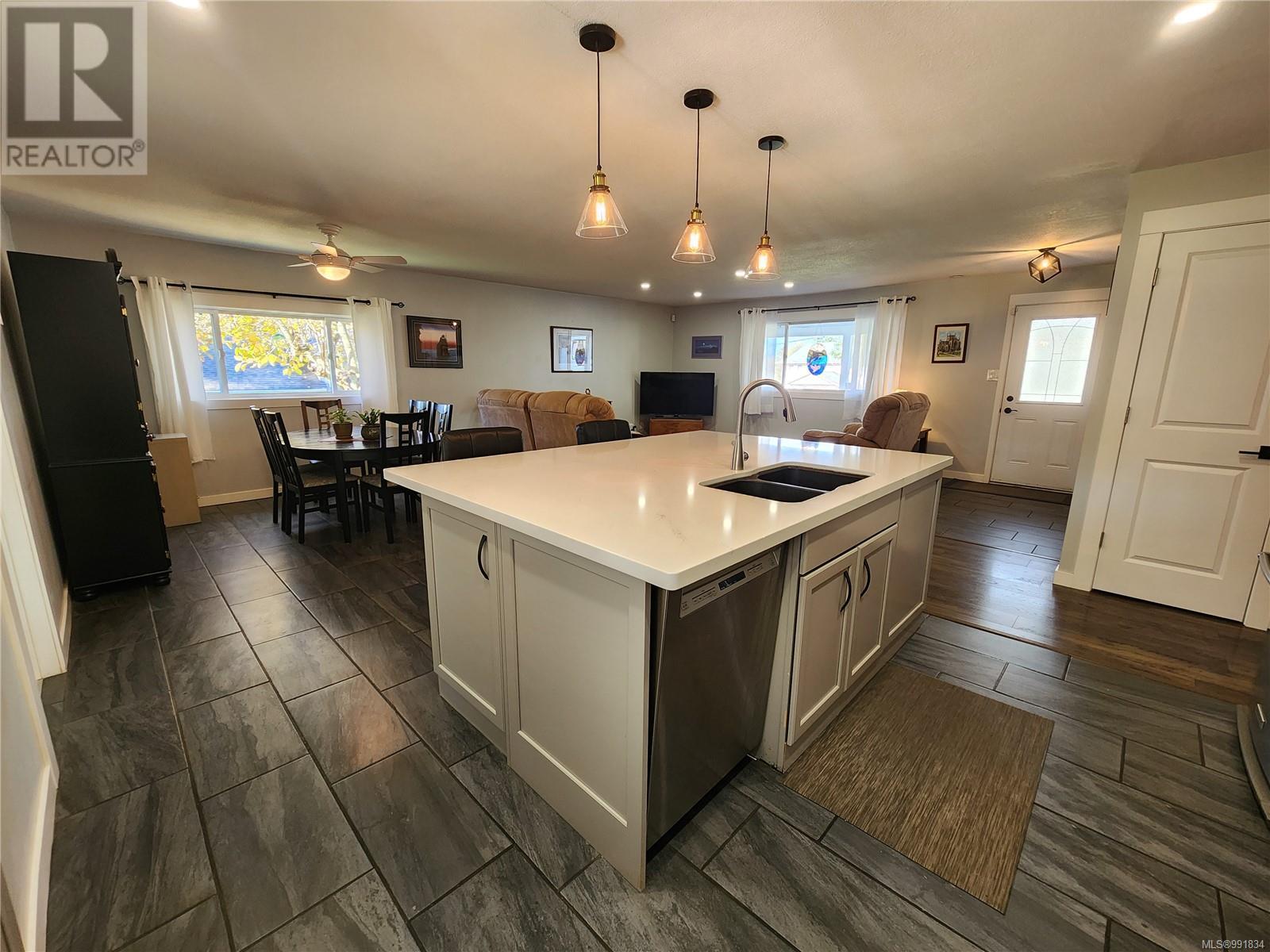 695 Evergreen Rd, Campbell River real estate listing 991834