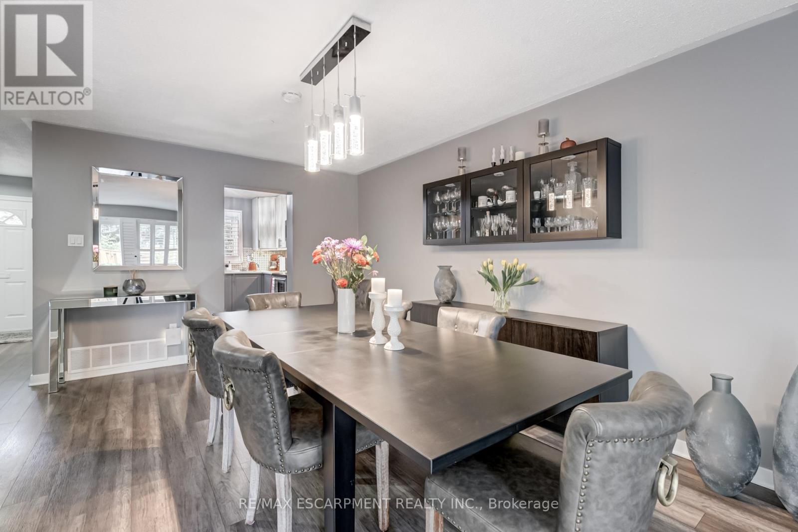 Photo 15 of 48 2825 Gananoque Drive, Mississauga ON