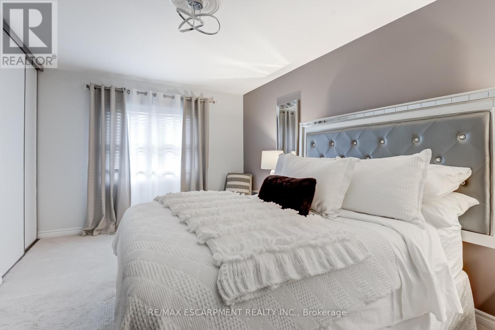Photo 19 of 48 2825 Gananoque Drive, Mississauga ON