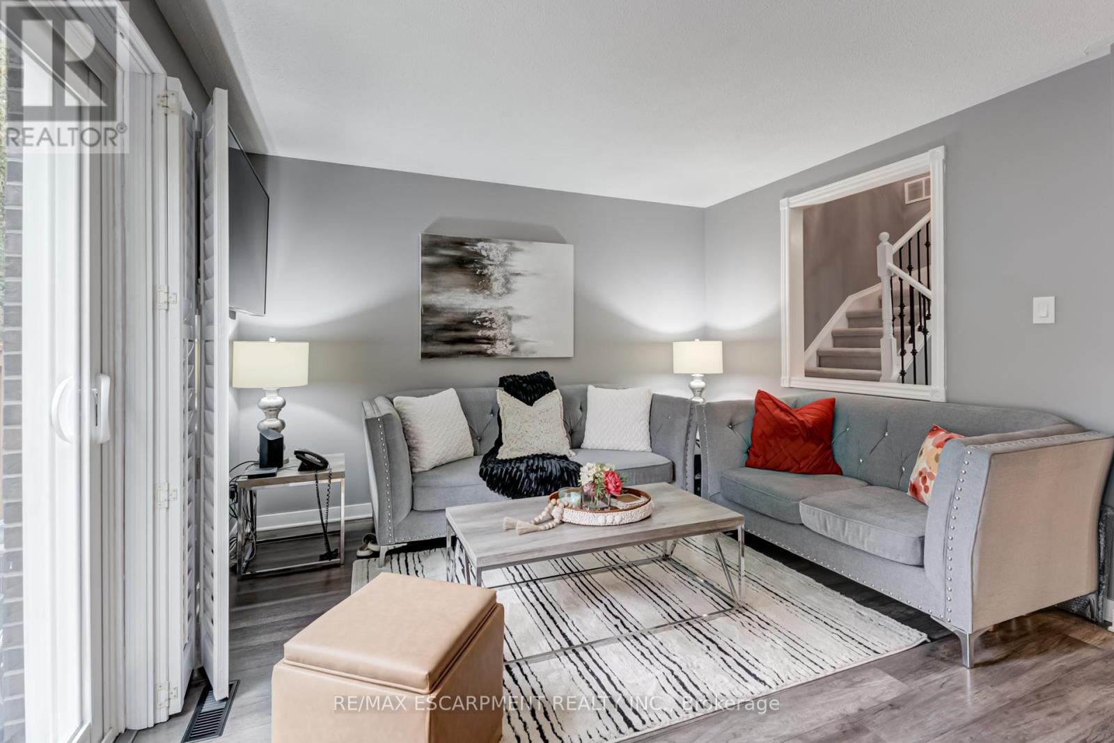 Photo 6 of 48 2825 Gananoque Drive, Mississauga ON