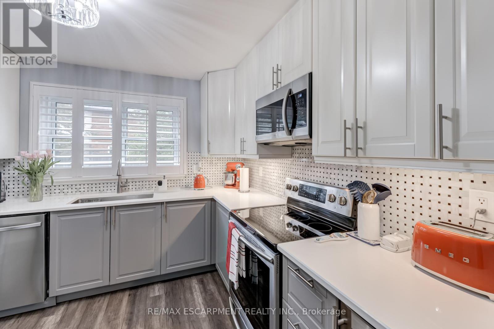Photo 9 of 48 2825 Gananoque Drive, Mississauga ON