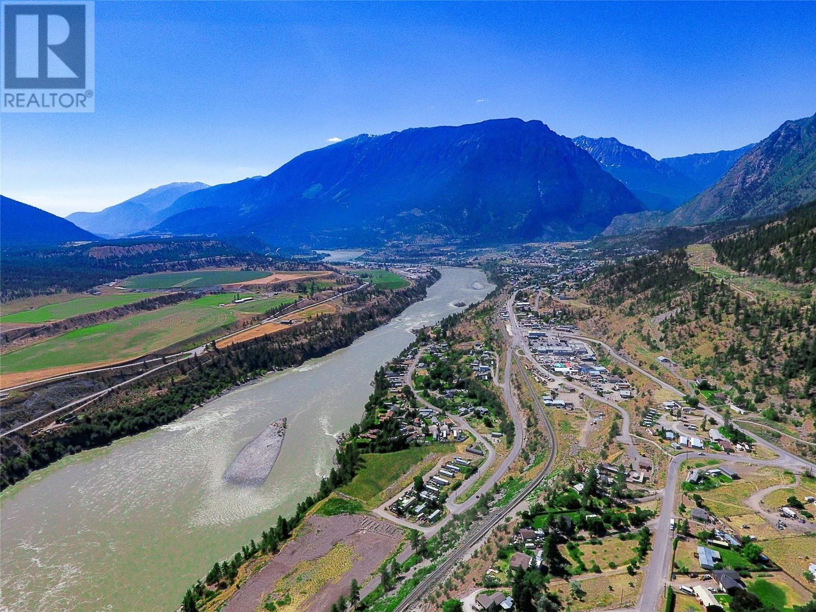 101 AIRPORT Road, Lillooet