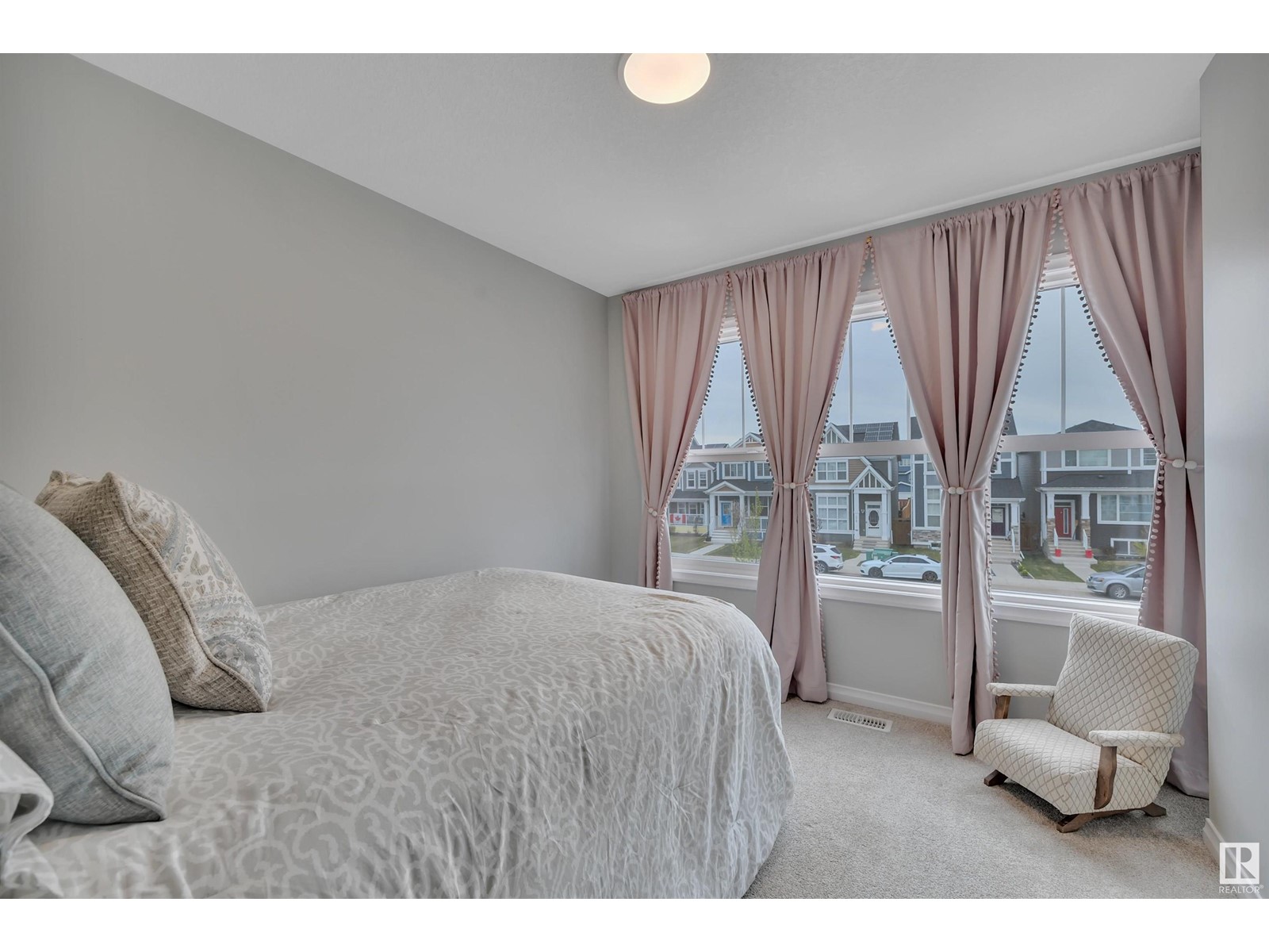 379 STOUT LN, Leduc