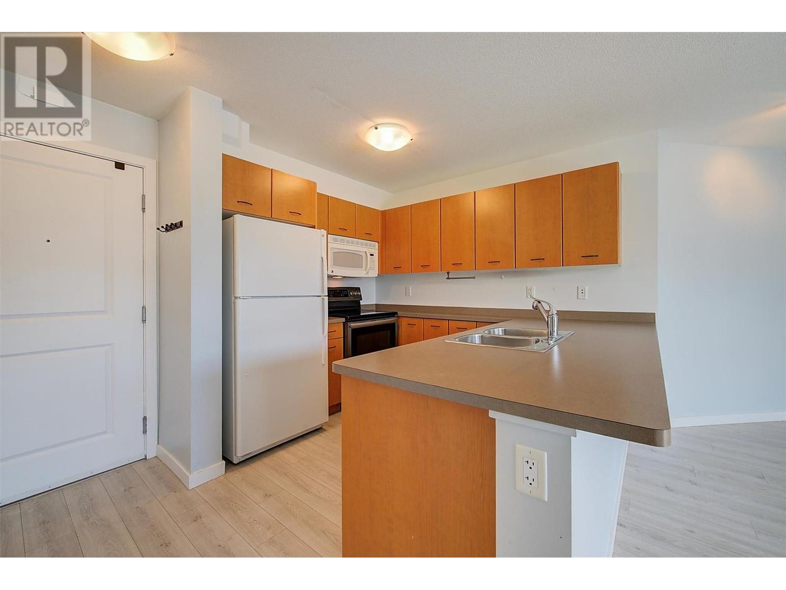 Photo 6 of 539 Yates Road Unit 300, Kelowna BC