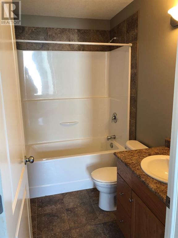 Photo 12 of 31 6802 50 Avenue, Camrose AB