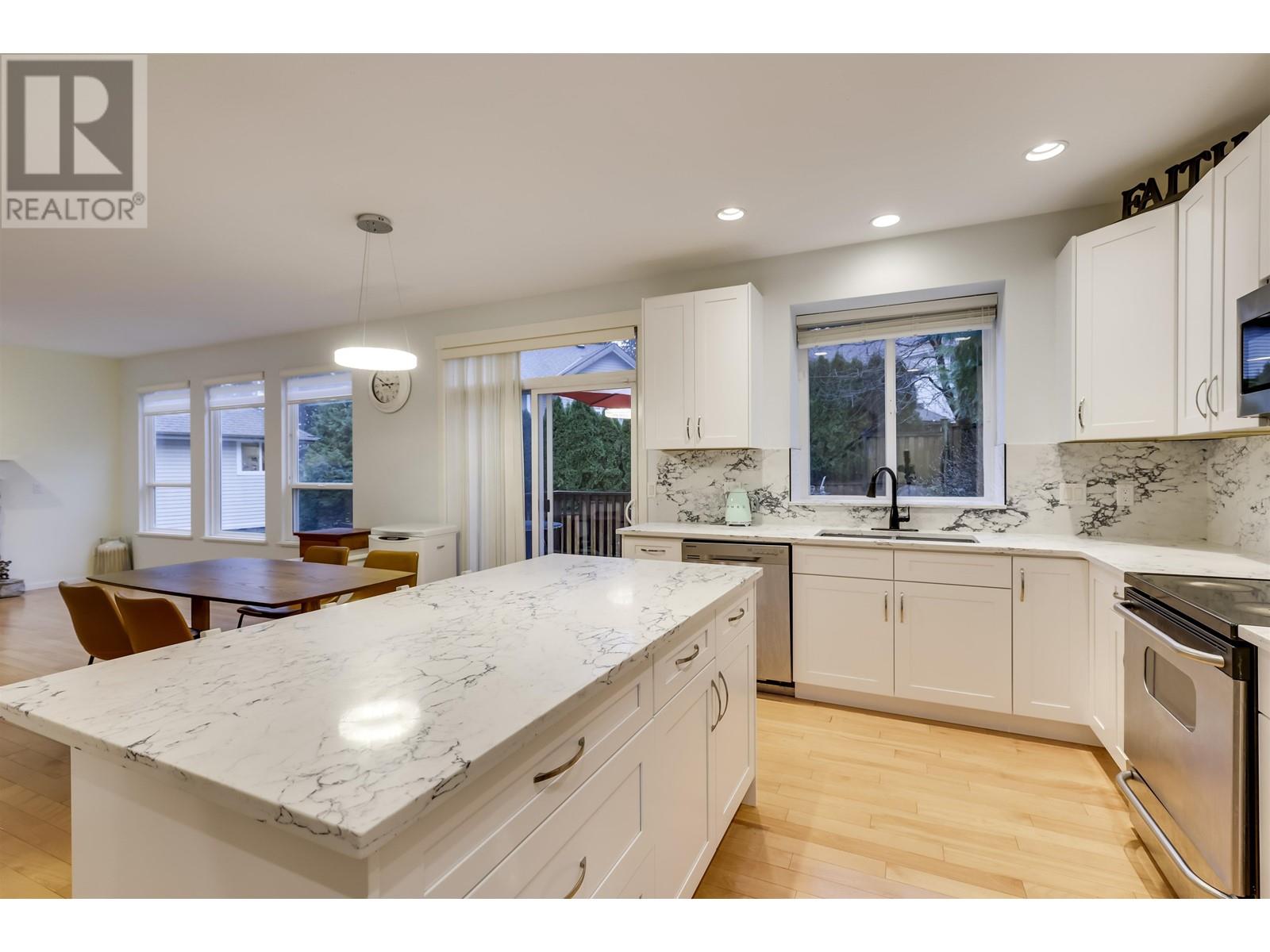 Photo 13 of 513 Forest Park Way, Port Moody BC